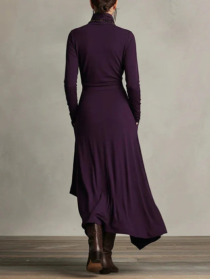Vestido largo plisado asimétrico con cuello alto