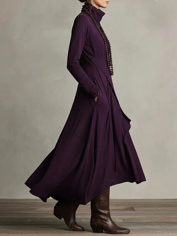 Vestido largo plisado asimétrico con cuello alto