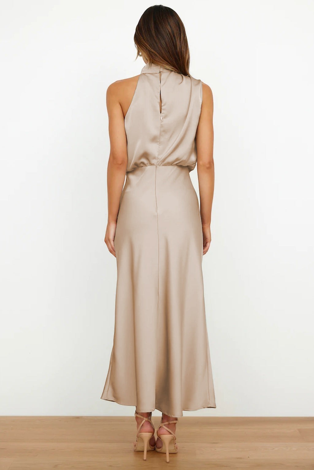 Mariana - Vestido con escote americano