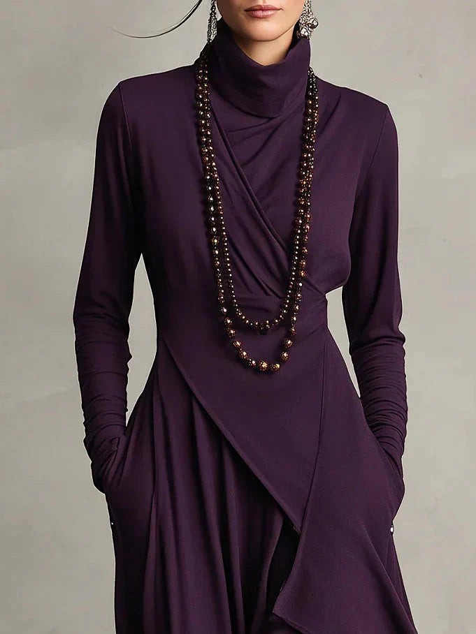 Vestido largo plisado asimétrico con cuello alto