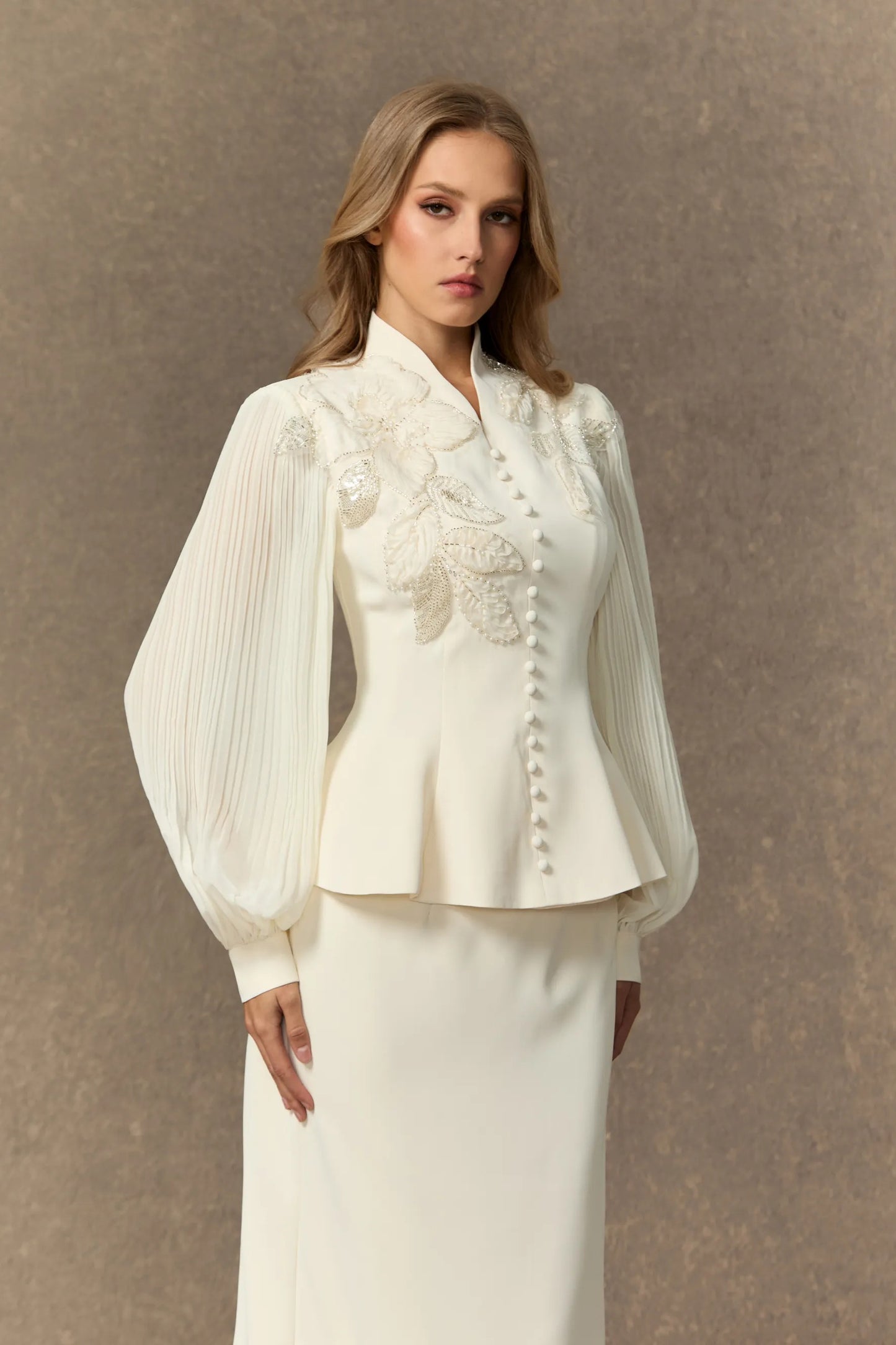 Dressed To Dazzle | Conjunto De Falda Con Bordado Floral Y Mangas Plisadas