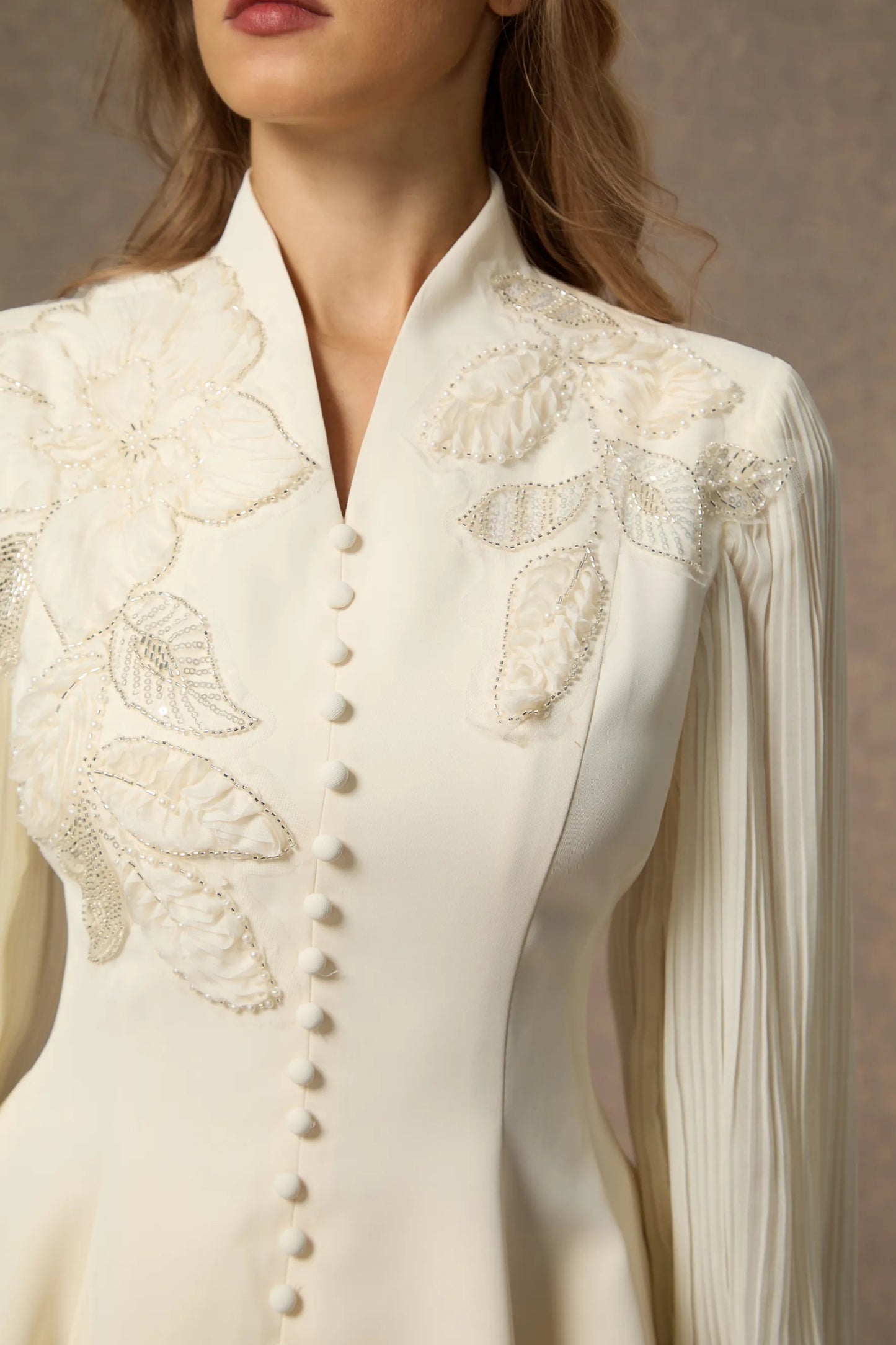 Dressed To Dazzle | Conjunto De Falda Con Bordado Floral Y Mangas Plisadas