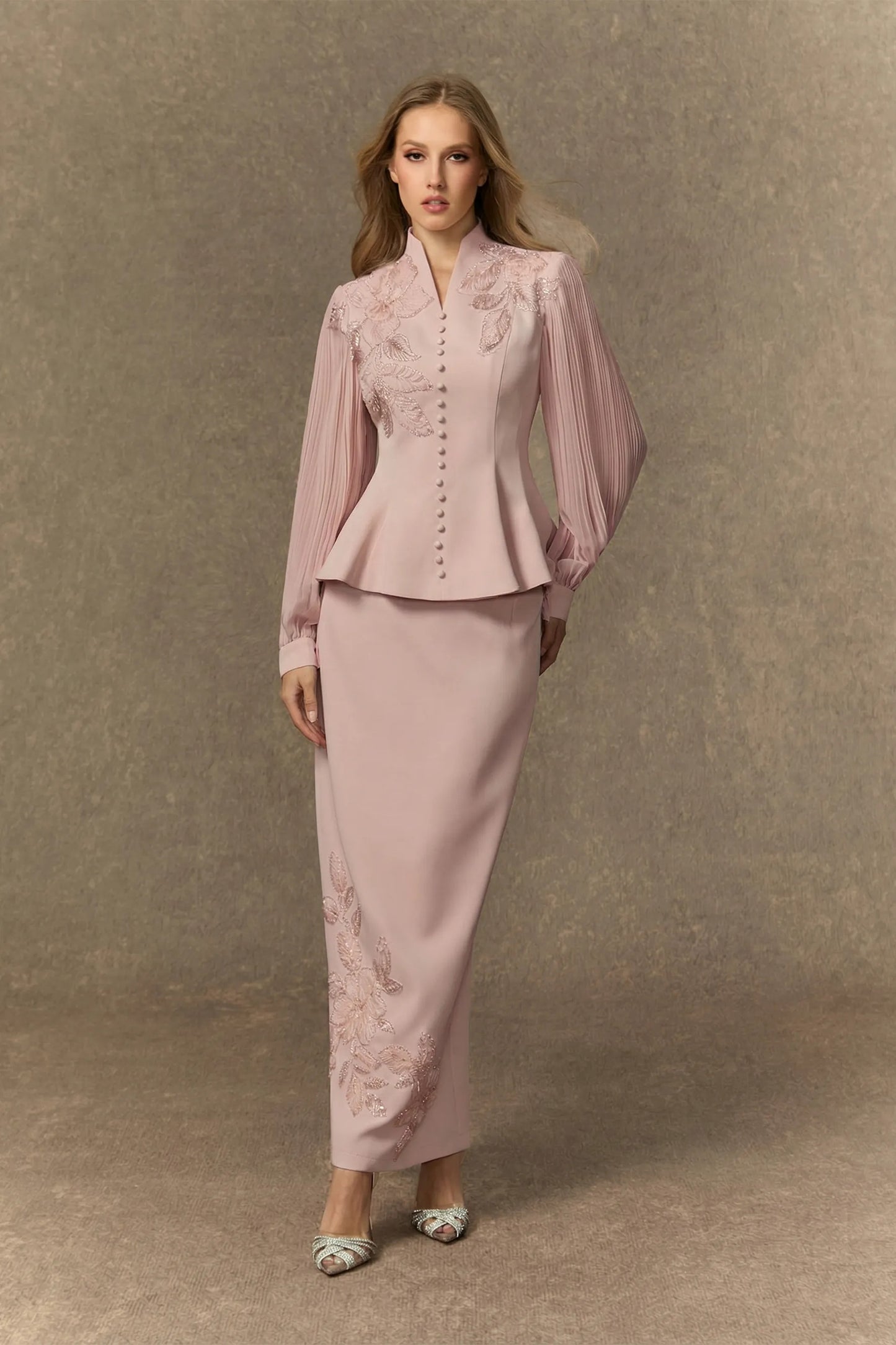 Dressed To Dazzle | Conjunto De Falda Con Bordado Floral Y Mangas Plisadas