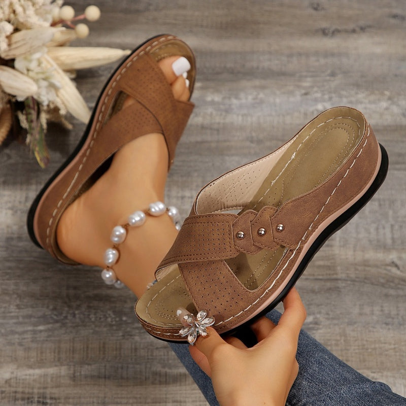 Bruna - Sandalias de cuña ligeras y estables para una comodidad durante todo el día.