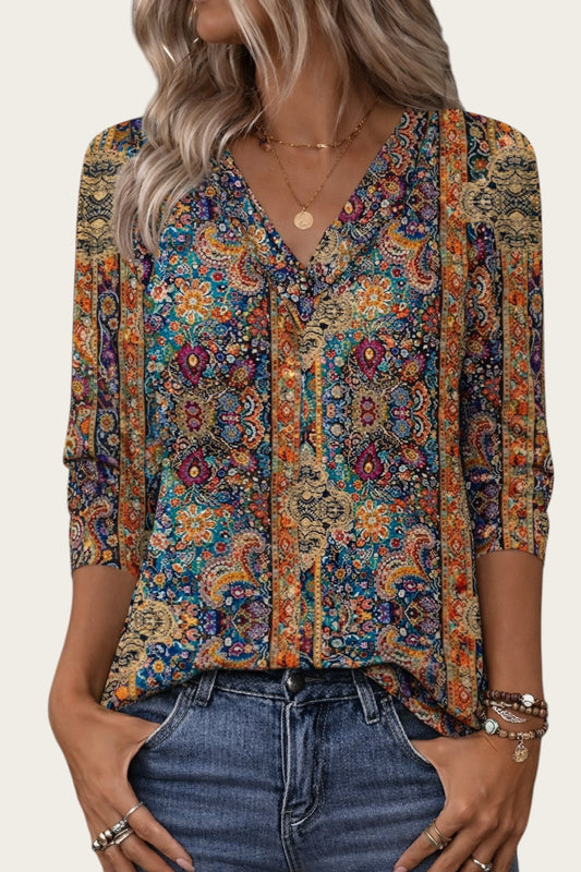Victoria Lemaire Blusa bohemia de manga 3/4 con cuello en V y estampado de tótem nacional, mezcla de algodón.
