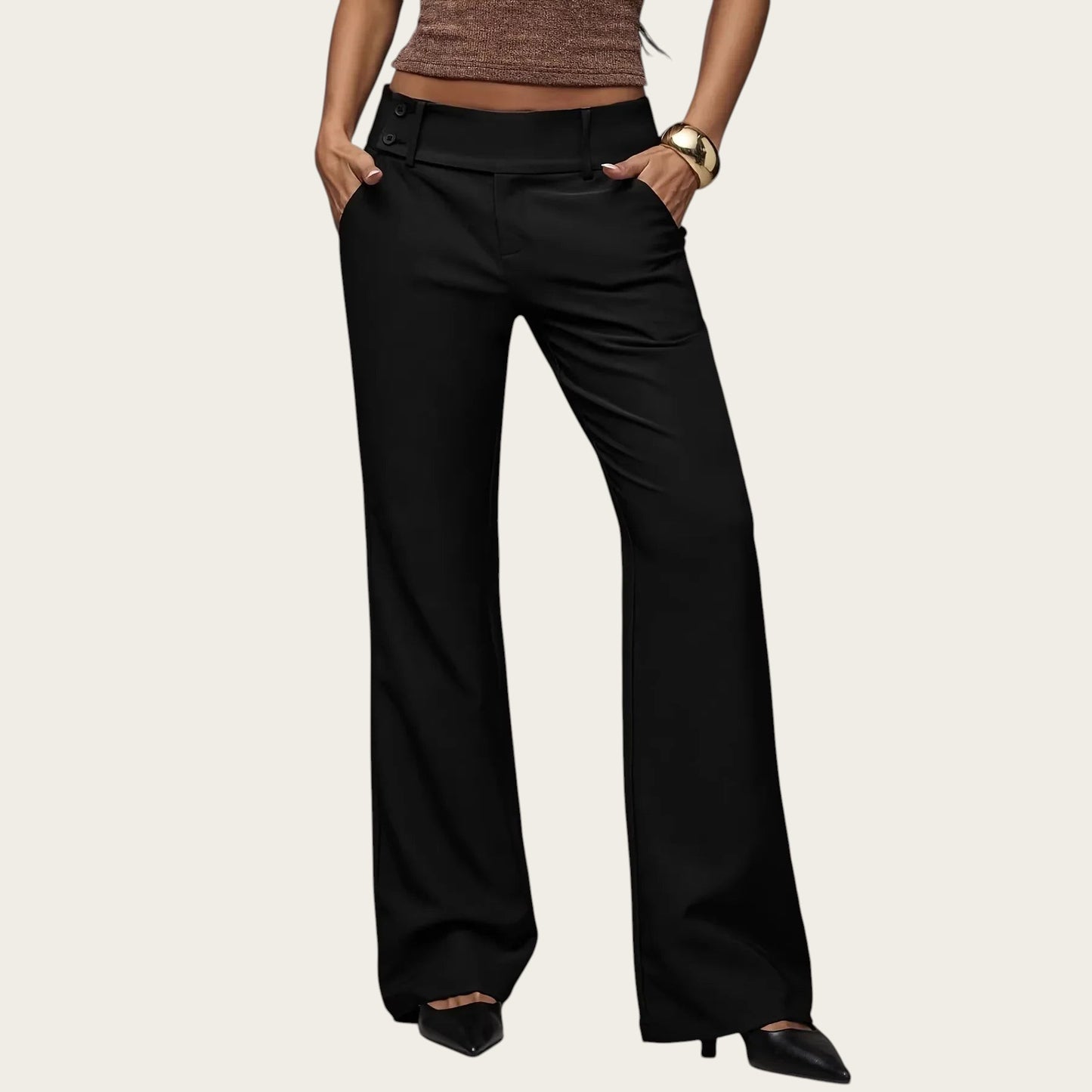Victoria Lemaire pantalones negros de corte recto con cintura alta y botones laterales, tejido premium con caída fluida.