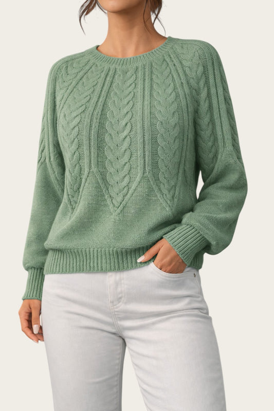 Suéter verde menta de punto trenzado de Victoria Lemaire, con cuello redondo y manga larga.