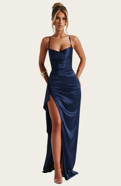 Victoria Lemaire vestido largo azul marino de satén con abertura alta y escote drapeado. Ideal para eventos.