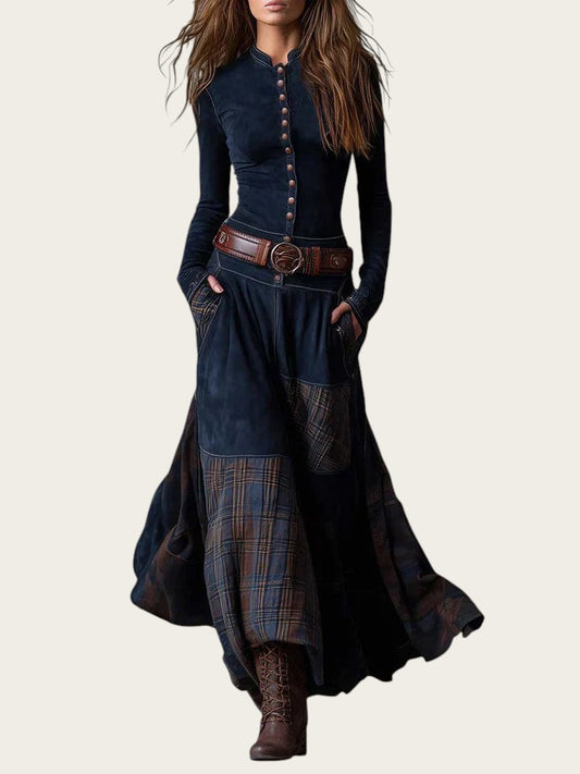 Vestido largo vintage de ante azul marino con paneles a cuadros, cinturón de cuero y botones metálicos. Estilo boho.