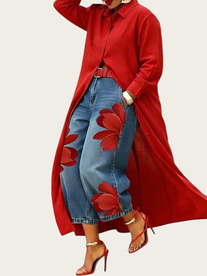 Conjunto de camisa larga roja y jeans de corte ancho con bordado floral rojo de Victoria Lemaire.